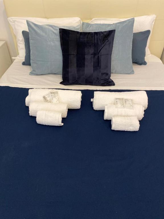 Domus Luigi Leone 2 Bed & Breakfast Napoli Bagian luar foto