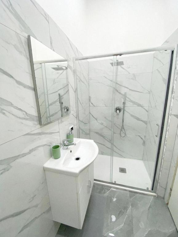 Domus Luigi Leone 2 Bed & Breakfast Napoli Bagian luar foto